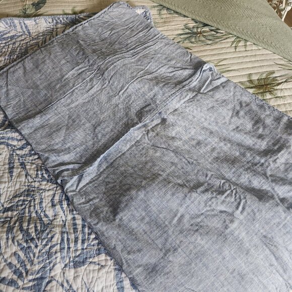 TOMMY BAHAMA ~ TWO (2) Quilted KING Pillow Shams Blue White Tropical Palm Leaf - Picture 4 of 4